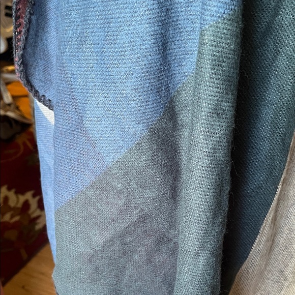 Color Block Poncho - Picture 5 of 9